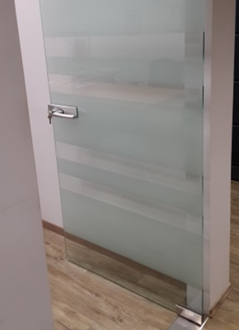 transparent manager door